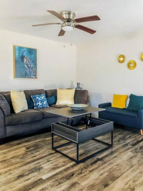 Comfy 2 Bedroom Walking Distance to AT&T Stadium!
